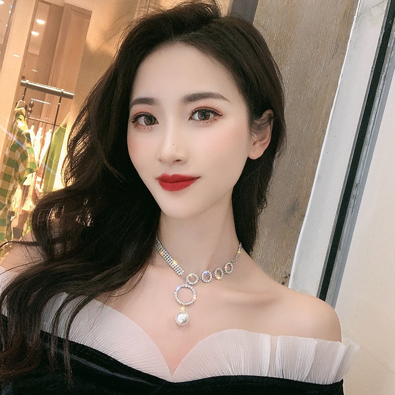 Unusual Pearl crystal chain short necklace for women