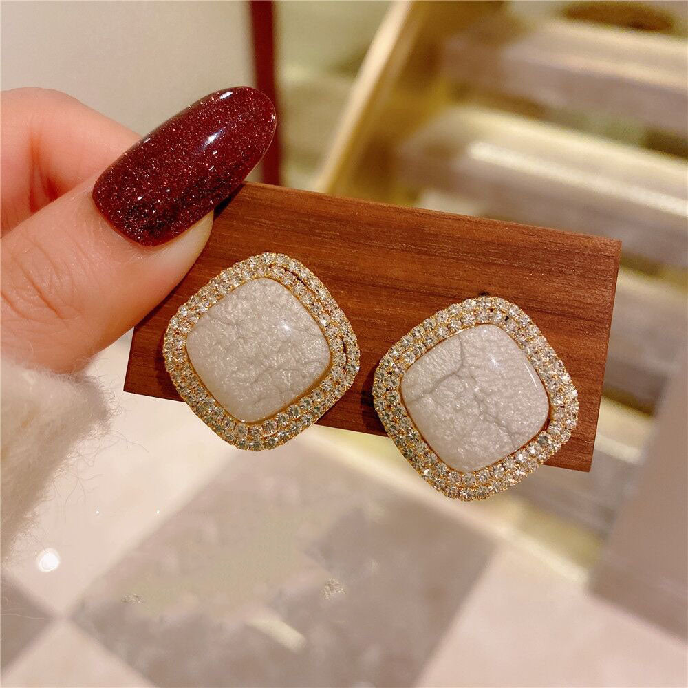 1 Pair Women Diamond Geometric Earrings Fashion Retro Temperament Stud Earrings