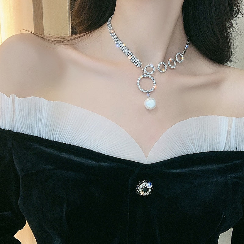 Unusual Pearl crystal chain short necklace for women